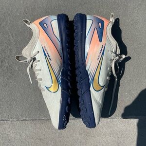 Nike Air Zoom Girls Soccer Turf Shoes - Size 3.5